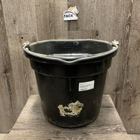 Flat Back Plastic Bucket *gc, dirty, scuffed, scratches
