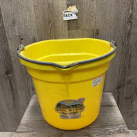 Flat Back Plastic Bucket *vgc, mnr dirt, scuffs, chews, stains
