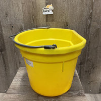 Flat Back Plastic Bucket *vgc, mnr dirt, scuffs, chews, stains
