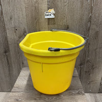 Flat Back Plastic Bucket *vgc, mnr dirt, scuffs, chews, stains
