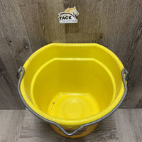 Flat Back Plastic Bucket *vgc, mnr dirt, scuffs, chews, stains
