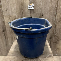 Flat Back Plastic Bucket *gc, mnr dirt, scuffs, scratches, chews