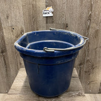 Flat Back Plastic Bucket *gc, mnr dirt, scuffs, scratches, chews
