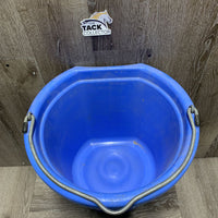 Flat Back Plastic Bucket *vgc, mnr dirt, scuffs
