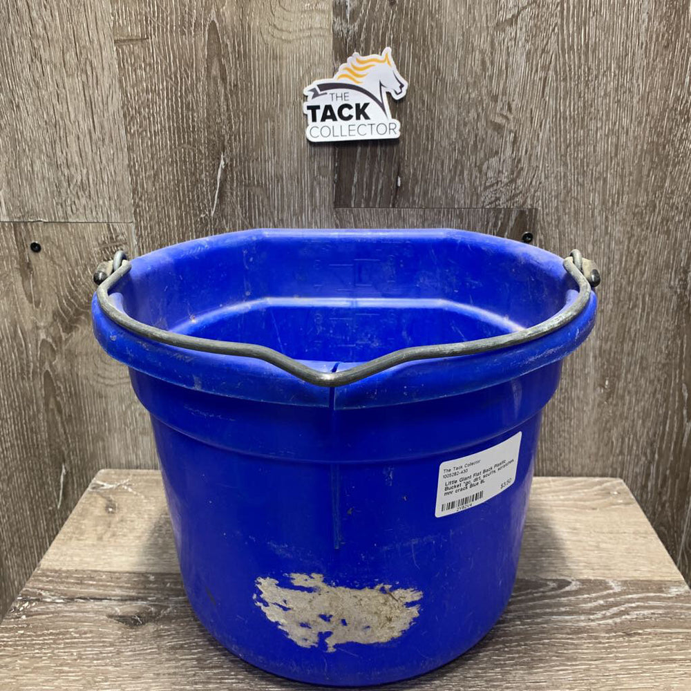 Flat Back Plastic Bucket *gc, dirt, scuffs, scratches, mnr crack