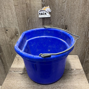 Flat Back Plastic Bucket *gc, dirt, scuffs, scratches, mnr crack