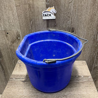 Flat Back Plastic Bucket *gc, dirt, scuffs, scratches, mnr crack
