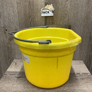 Flat Back Plastic Bucket *vgc, mnr dirt, scuffs, scratches