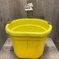 Flat Back Plastic Bucket *vgc, mnr dirt, scuffs, scratches
