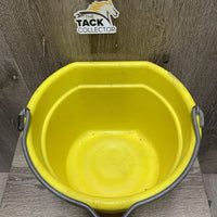 Flat Back Plastic Bucket *vgc, mnr dirt, scuffs, scratches
