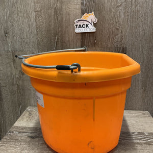 Flat Back Plastic Bucket *vgc, mnr dirt, scuffs, scratches