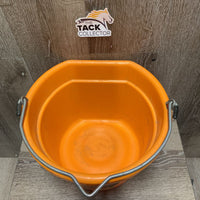 Flat Back Plastic Bucket *vgc, mnr dirt, scuffs, scratches
