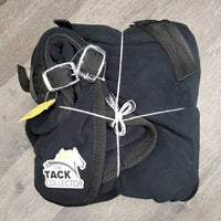 Full Neck Fleece Cooler, bag, tail *xc, mnr hair, dirt
