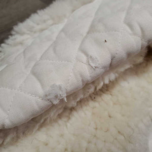 Quilt & Sheepskin Girth Cover *vgc/gc, clean, stains, clumpy, creases, loose threads, older, shrunk?