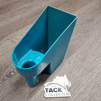 Plastic Feed Scoop *vgc, v.mnr dirt, scuffs, scratches
