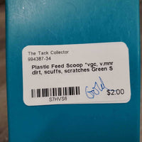 Plastic Feed Scoop *vgc, v.mnr dirt, scuffs, scratches
