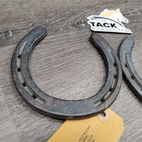 2 Horseshoes *like new, clean, rust, pitted
