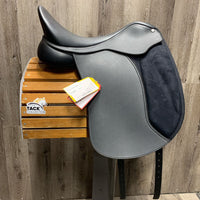 17.5" Med *Black Gullet In Wintec 500 Dressage Saddle, CAIR Panels, Front & Rear Gusset Panels, Yellow/Narrow Gullet, Flaps: 17"L x 13"W Serial #: W 1707 0201 44 DR 17.5"
