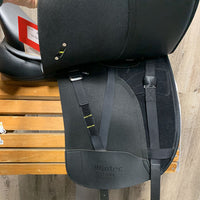 17.5" Med *Black Gullet In Wintec 500 Dressage Saddle, CAIR Panels, Front & Rear Gusset Panels, Yellow/Narrow Gullet, Flaps: 17"L x 13"W Serial #: W 1707 0201 44 DR 17.5"
