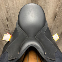 17.5" Med *Black Gullet In Wintec 500 Dressage Saddle, CAIR Panels, Front & Rear Gusset Panels, Yellow/Narrow Gullet, Flaps: 17"L x 13"W Serial #: W 1707 0201 44 DR 17.5"
