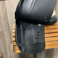 17.5" Med *Black Gullet In Wintec 500 Dressage Saddle, CAIR Panels, Front & Rear Gusset Panels, Yellow/Narrow Gullet, Flaps: 17"L x 13"W Serial #: W 1707 0201 44 DR 17.5"
