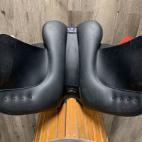 17.5" Med *Black Gullet In Wintec 500 Dressage Saddle, CAIR Panels, Front & Rear Gusset Panels, Yellow/Narrow Gullet, Flaps: 17"L x 13"W Serial #: W 1707 0201 44 DR 17.5"
