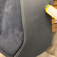 17.5" Med *Black Gullet In Wintec 500 Dressage Saddle, CAIR Panels, Front & Rear Gusset Panels, Yellow/Narrow Gullet, Flaps: 17"L x 13"W Serial #: W 1707 0201 44 DR 17.5"
