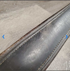 Narrow Leather Girth, 1x els *gc/fair, rusty, rubs, dirt, stiff, dry, torn els edges, hairy seams