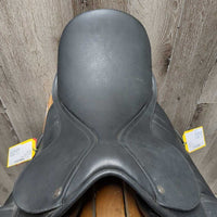 18 Adj *Red-Wide In PEi Marseille Monoflap Dressage Saddle, PEi Green Cover & Black Cantle Cover, Black (Med) Gullet & Box, German aniline leather, Synthetic Wool Flocking, Rear Gusset Panels, Flaps: 18"L x 12.5"W Serial #: PE 09 0095 18"
