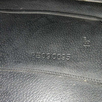 18 Adj *Red-Wide In PEi Marseille Monoflap Dressage Saddle, PEi Green Cover & Black Cantle Cover, Black (Med) Gullet & Box, German aniline leather, Synthetic Wool Flocking, Rear Gusset Panels, Flaps: 18"L x 12.5"W Serial #: PE 09 0095 18"
