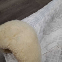 Sheepskin Quilted Dressage Saddle Pad *gc, dingy, v. pilly/rubbed, loose/frayed velcro, clumpy, stains, mnr hair, puckers
