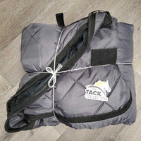 Hvy Quilt Stable Blanket, 2 legs, tail *xc, mnr threads, dirt, stain/film
