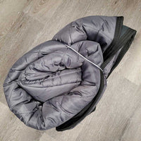 Hvy Quilt Stable Blanket, 2 legs, tail *xc, mnr threads, dirt, stain/film

