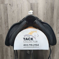 18.5 Adj *Black Gullet - Med In Wintec Isabell Dressage Saddle, Med Front Velcro Blocks, Blue Wintec Cover, CAIR Panels, Front & Rear Gusset Panels, Flaps: 17"L x 12"W Serial #: W1P 13 03 04 14-46DR
