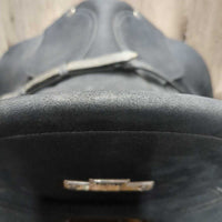 18.5 Adj *Black Gullet - Med In Wintec Isabell Dressage Saddle, Med Front Velcro Blocks, Blue Wintec Cover, CAIR Panels, Front & Rear Gusset Panels, Flaps: 17"L x 12"W Serial #: W1P 13 03 04 14-46DR
