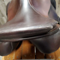 17.5" *MW 5.25" Albion Close Contact Saddle, 2 Billet Guards, Albion Red Fleece Cover, Wool Flocking, Front & Rear Gusset Panels, Med Back Blocks, Flaps: 13.5"L x 13"W Serial #: W 17 1/2 95760
