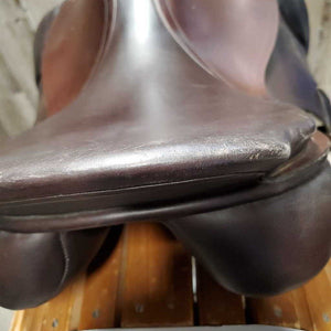 17.5" *MW 5.25" Albion Close Contact Saddle, 2 Billet Guards, Albion Red Fleece Cover, Wool Flocking, Front & Rear Gusset Panels, Med Back Blocks, Flaps: 13.5"L x 13"W Serial #: W 17 1/2 95760