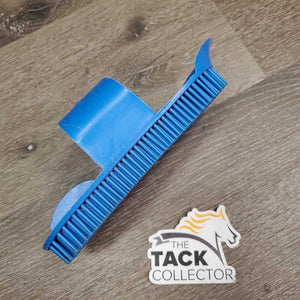 Plastic Curry, handle *vgc, clean, mnr dirt?stains, bent bristles