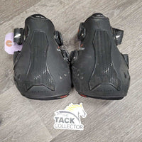 Hind Boots, velcro *gc, clean, scratches, scuffs, older, velcro: frays, hairy, rubs lining: stains, residue, pills
