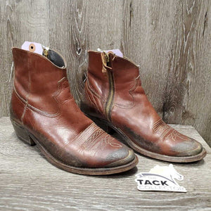 Short Soft Thick Leather Fashion Western Boots, Side Zips *vgc/gc, clean, rubs: heels, soles & tabs *intentional styling: scuffs & stains