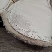 Pr Fleece Closed Boots, velcro *fair, v.hairy, dirt, stains, peeling, cracks, unstitched, threads