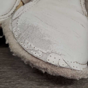 Pr Fleece Closed Boots, velcro *fair, v.hairy, dirt, stains, peeling, cracks, unstitched, threads