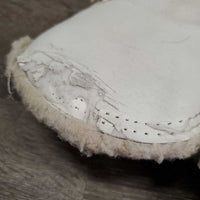 Pr Fleece Closed Boots, velcro *fair, v.hairy, dirt, stains, peeling, cracks, unstitched, threads
