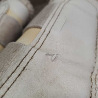 Pr Fleece Closed Boots, velcro *fair, v.hairy, dirt, stains, peeling, cracks, unstitched, threads
