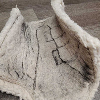 Pr Fleece Closed Boots, velcro *fair, v.hairy, dirt, stains, peeling, cracks, unstitched, threads