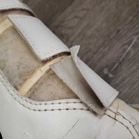 Pr Fleece Lined Closed Boots, velcro *fair, v.hairy, clean, stains, peeling, cracks, unstitched, threads, clumpy