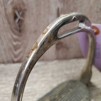 Light Stirrup Irons, grips *fair, dirty, v.gunky, residue, pitted, rust, older