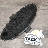 Body Brush, elastic handle *gc, mnr dirt & hair, stretched & torn handle, v.rubbed edges

