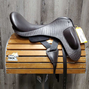 18" *Adjustable Encore EQ Dressage Saddle, Blue EQ Cover, 2 Saddle Pads (Black, White), 4 Discs (2 thin/front, 2 wide/back), 2 Flaps, tools, Serial #: 8503