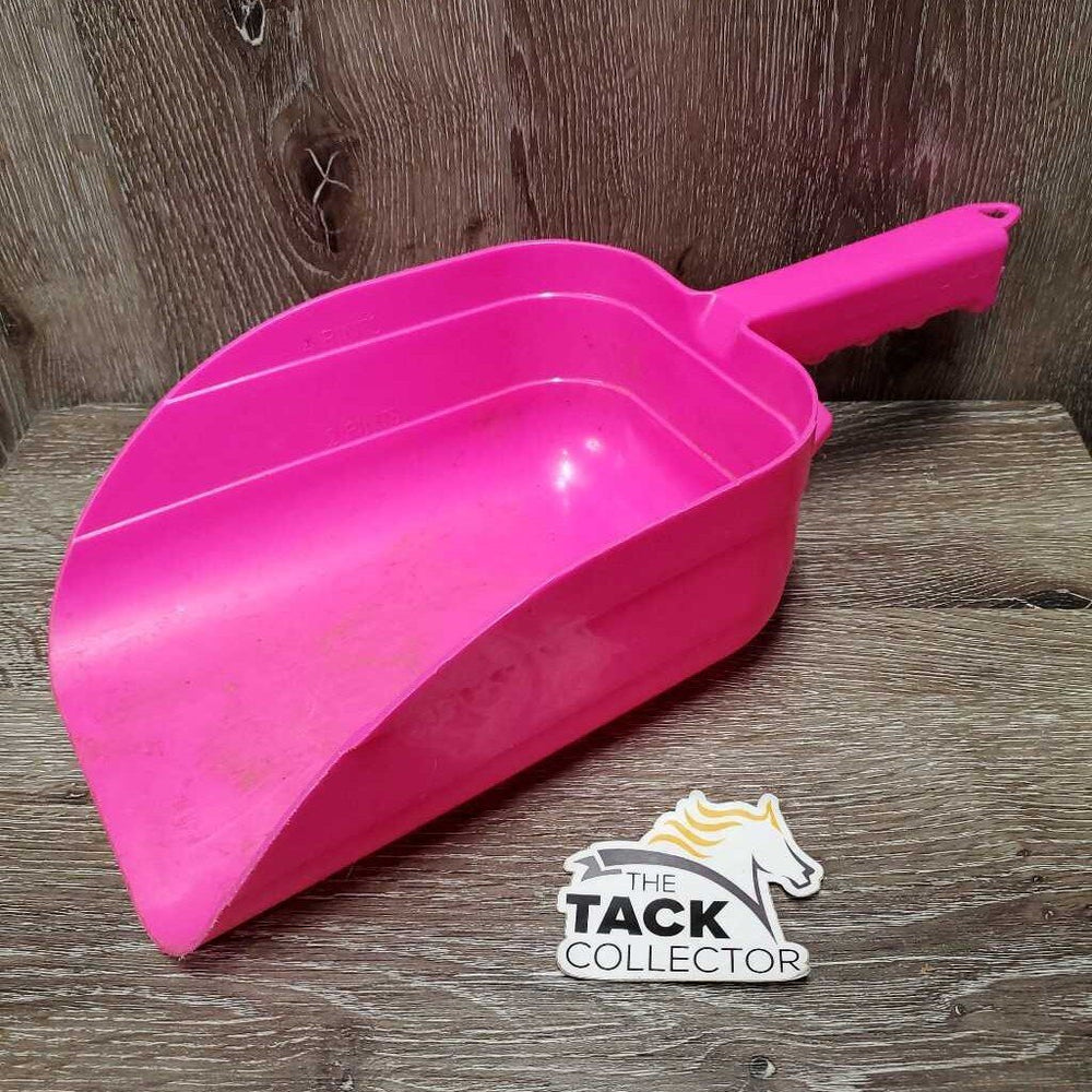Plastic Feed Scoop *gc, clean, scratches, residue, stains, scrapes
